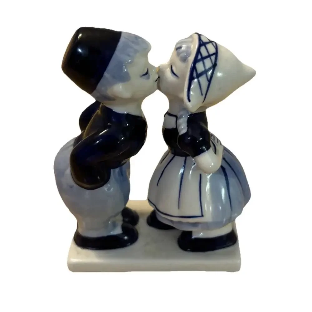 VTG Dutch Boy & Girl Kissing Porcelain Figurine Deltware Elesva Holland cute!